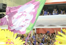 Mangueira emociona com homenagem a Marielle Franco