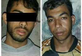 Dupla é detida com arma de fogo na Rua Antônio Lima Sobrinho, em Arapiraca