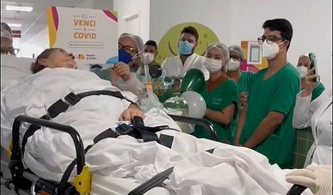 Após mais de 6 meses internada, idosa de 64 anos vence Covid-19 e recebe alta de hospital