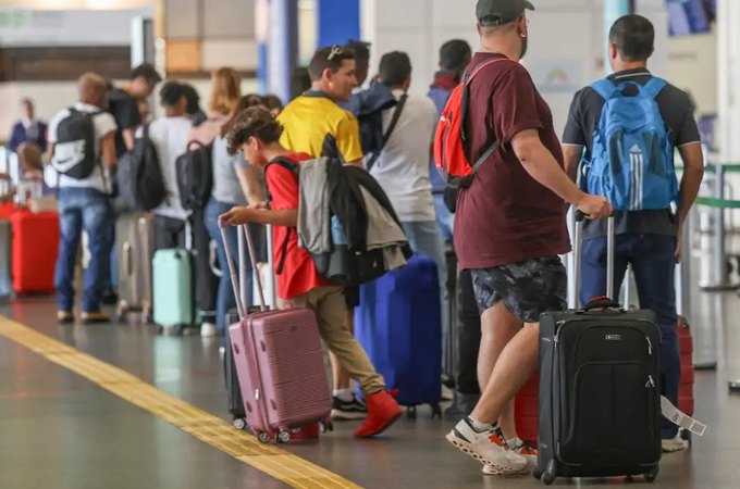 Pilotos e comissários podem entrar em greve a partir de 1º de janeiro