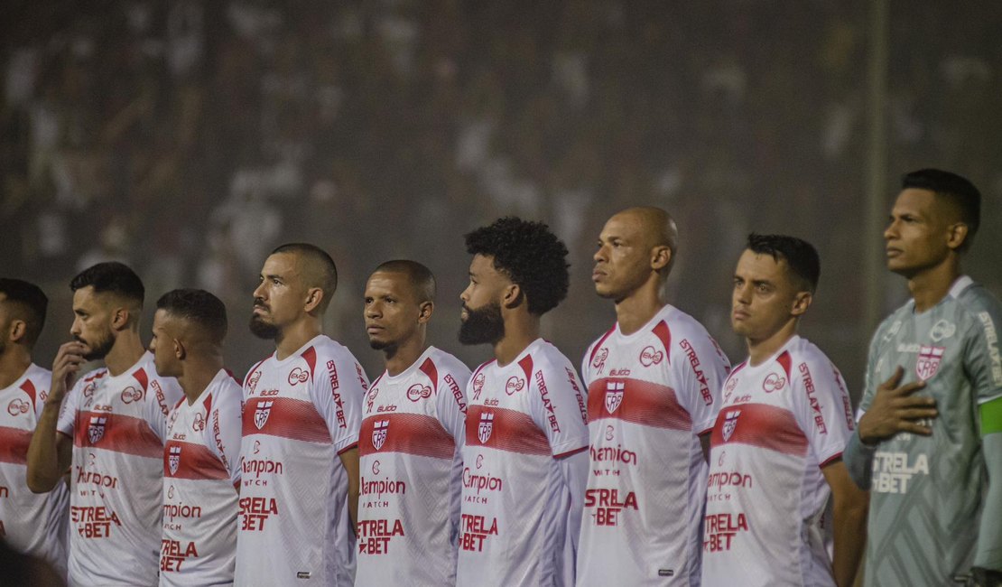 CRB toma gol do Vitória nos acréscimos, perde por 1 a 0 e segue na zona de rebaixamento na Série B