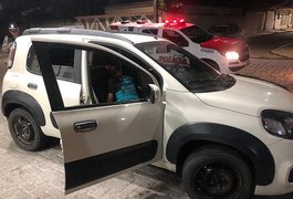 Dentro de carro, homem é morto a tiros na frente da filha no Sertão de Alagoas