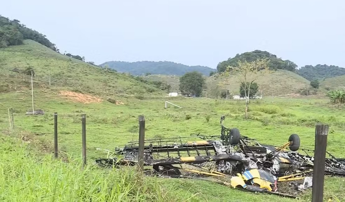 Aeronave cai em SP e piloto é salvo minutos antes de explosão