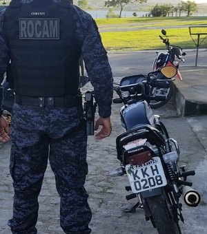 Guarnição da Rocam do 3º BPM recupera motocicleta com queixa de roubo, em Arapiraca