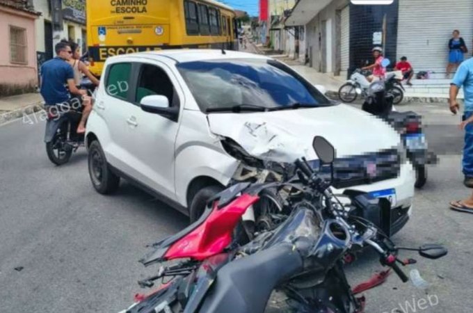 Carro de passeio colide frontalmente com motocicleta em São Miguel dos Campos