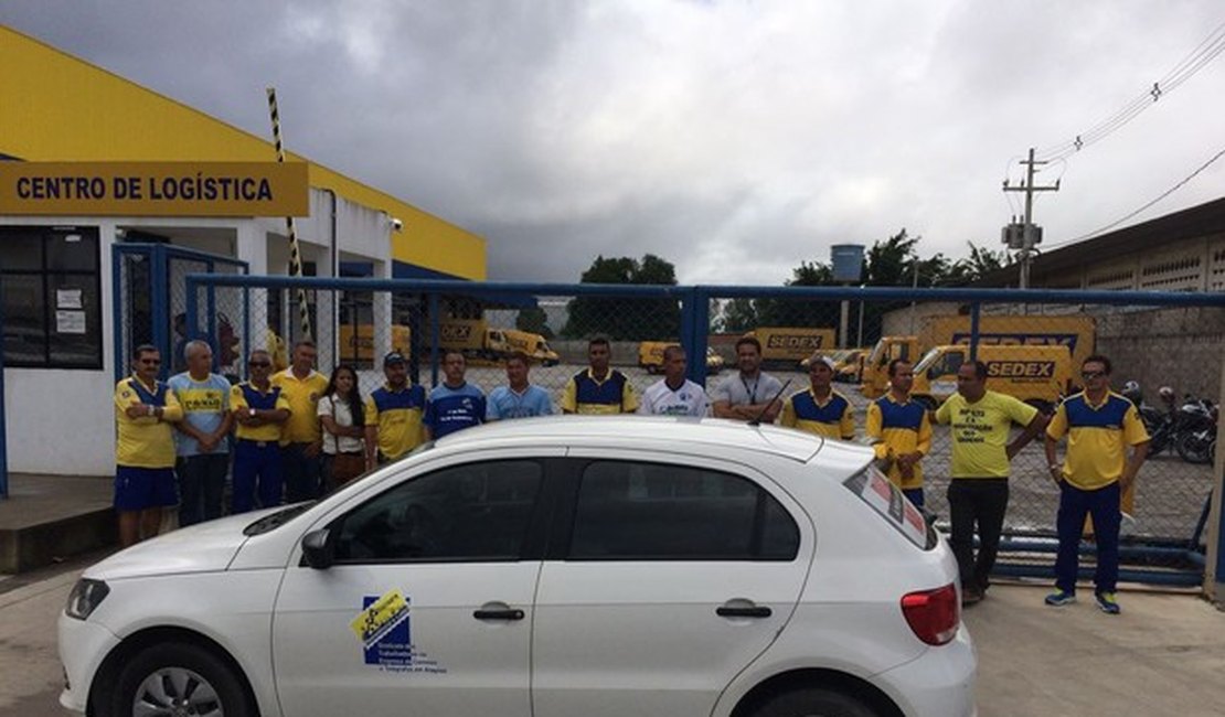 Funcionários dos Correios protestam por melhorias de trabalho