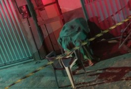 Sentada em cadeira na porta de casa, mulher é assassinada a tiros em Batalha