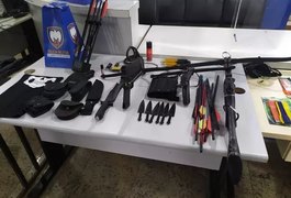 Jovem invade escola em Vitória (ES) com arco e flecha e coquetel molotov