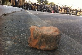 Policiais e manifestantes ficam feridos durante protesto em BH