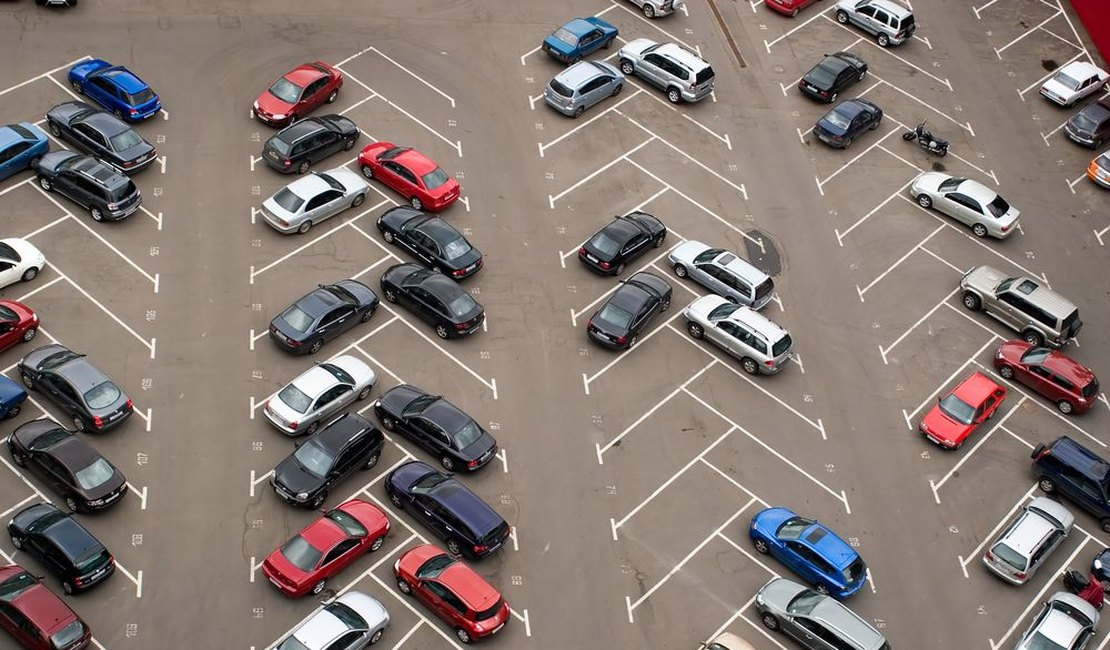 Estado não pode regulamentar estacionamento, decide STF