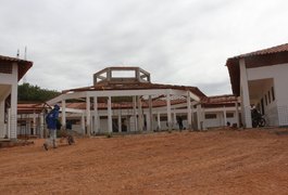 Obra de escola municipal no bairro Senador Arnon de Melo segue bastante adiantada