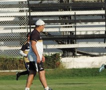 Sob os olhares do técnico Vica, ASA treina no Fumeirão