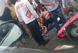 Colisão entre motocicletas deixa mulher e criança feridas em Arapiraca