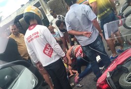 Colisão entre motocicletas deixa mulher e criança feridas em Arapiraca