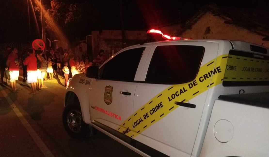 Idosa de 77 anos tem casa invadida e é assassinada a pauladas, em Arapiraca