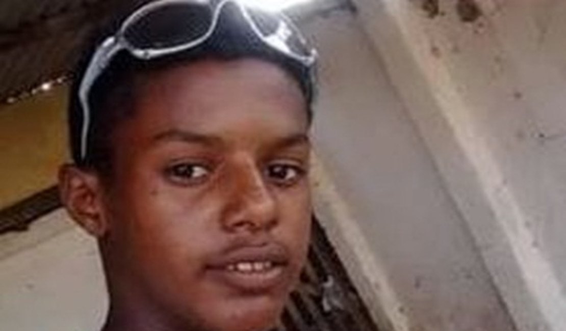 Jovem de 19 anos é assassinado com vários tiros dentro de casa, no Sertão alagoano