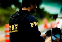 PRF autua mais de 500 veículos por irregularidades durante feriadão em Alagoas