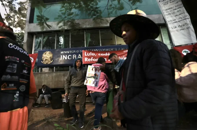 MST ocupa Superintendência do Incra em São Paulo
