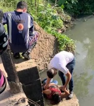 Mulher cai de ponte na 'Ladeira do Claudionor' e fica desacordada, em Arapiraca
