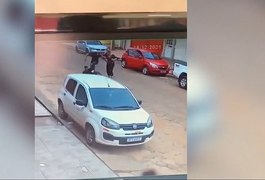 Vídeo: jovem negro é espancado e acusado de roubar o próprio carro