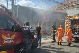 Incêndio atinge espaço para revendedores do Grupo Boticário, em Arapiraca