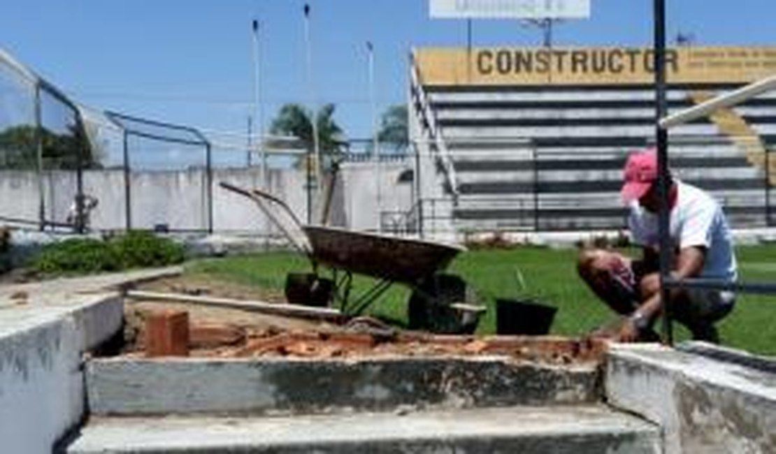 Equipe de reforma inicia obras nos túneis e vestiários do Fumeirão