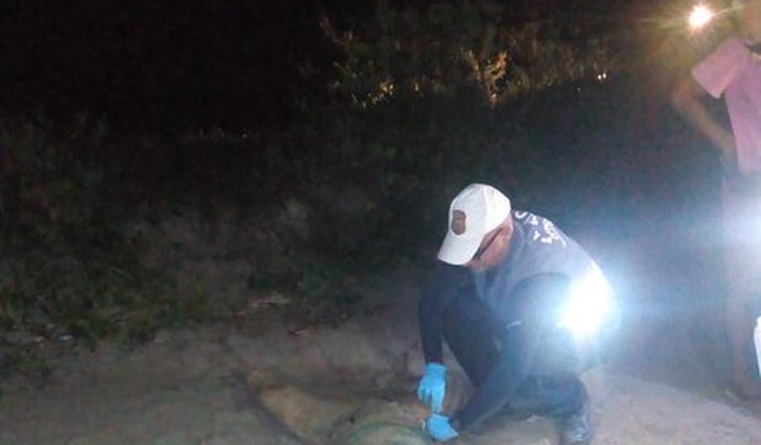 Corpo de usuário de drogas é encontrado em cova rasa na praia de São Miguel dos Milagres