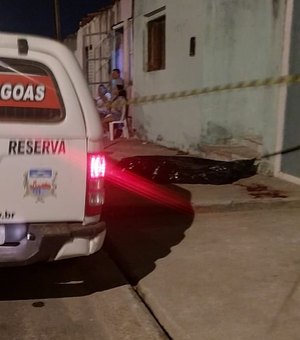 Noite de Natal: jovem é executado na calçada de residência, no bairro Itapoã