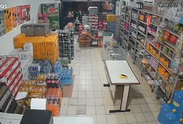 Polícia identifica suspeitos de atirar em irmãos dentro de mercadinho no interior de Alagoas