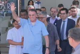 Bolsonaro tem alta três semanas após cirurgia para desobstruir intestino