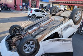 VÍDEO. Motorista avança carro em sinalização e colide em outro veículo no bairro Brasília, em Arapiraca