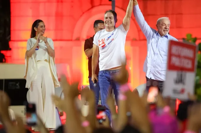 Renan Filho diz que quer fazer de Alagoas o melhor estado do Nordeste durante ato com Lula em Maceió