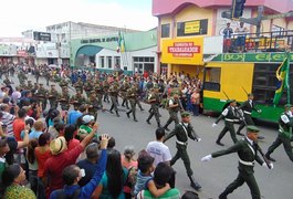 Público lota avenidas de Arapiraca para prestigiar o desfile de 7 de Setembro