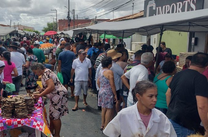 VÍDEO: Em busca de pescados, arapiraquenses procuram feira do bairro Brasília e Mercado Público na véspera da Sexta-feira Santa