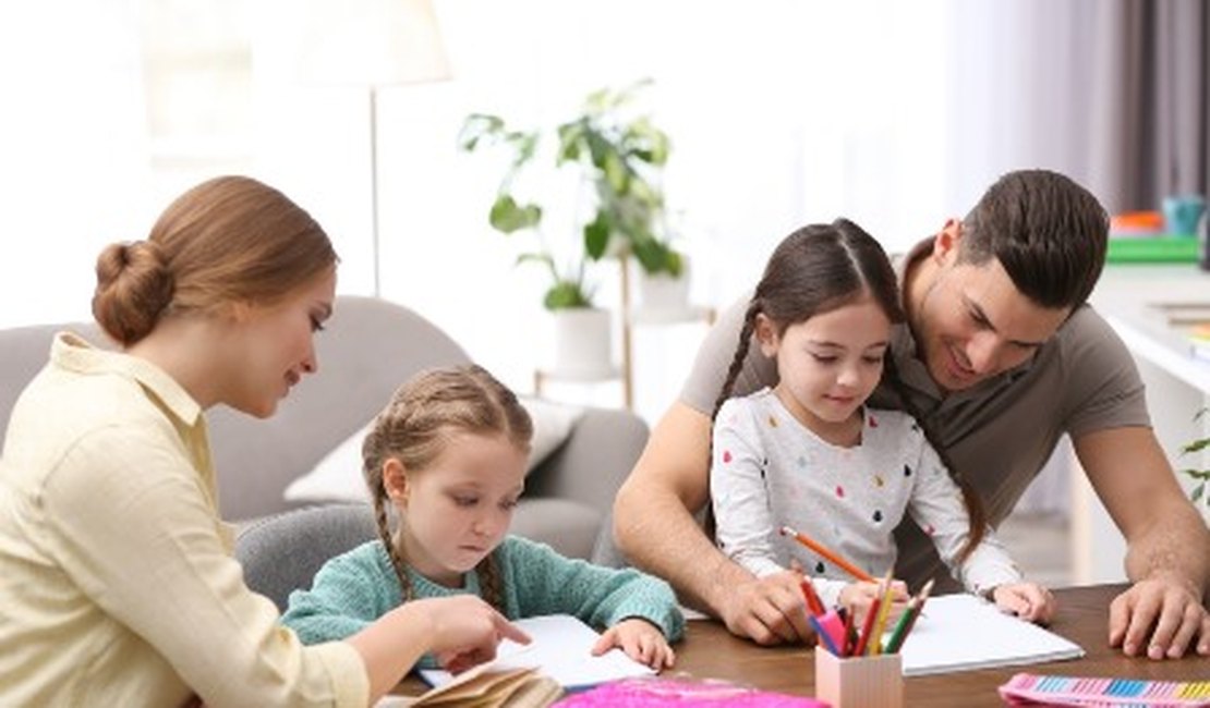 EAD na educação básica: pais enfrentam desafios para manter a motivação dos filhos nos estudos