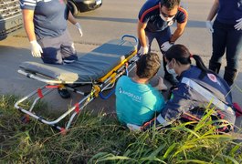 Funcionário de distribuidora é atingido por motociclistas que fugiam de blitz em Arapiraca