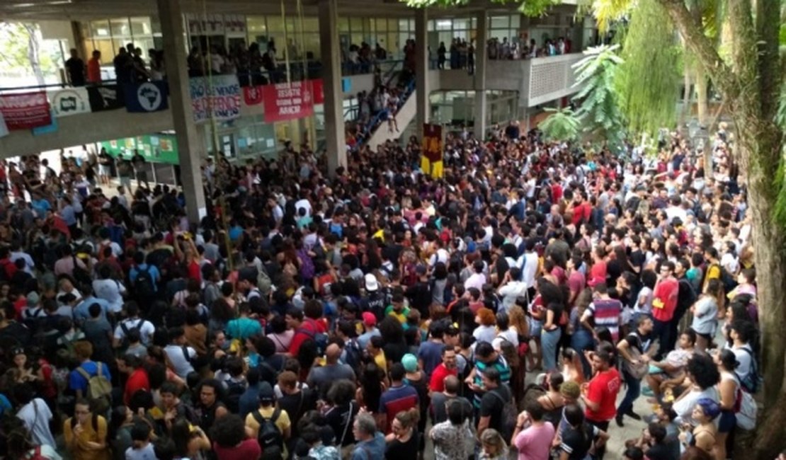 Centrais sindicais anunciam Greve Geral da Educação para esta quarta-feira