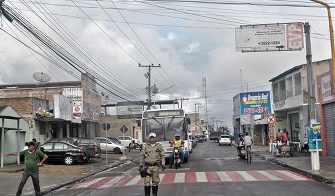 Prefeitura coloca semáforo na Rua Expedicionários Brasileiros