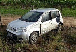 Veículo de passeio capota na curva da morte, rodovia de acesso à Anadia