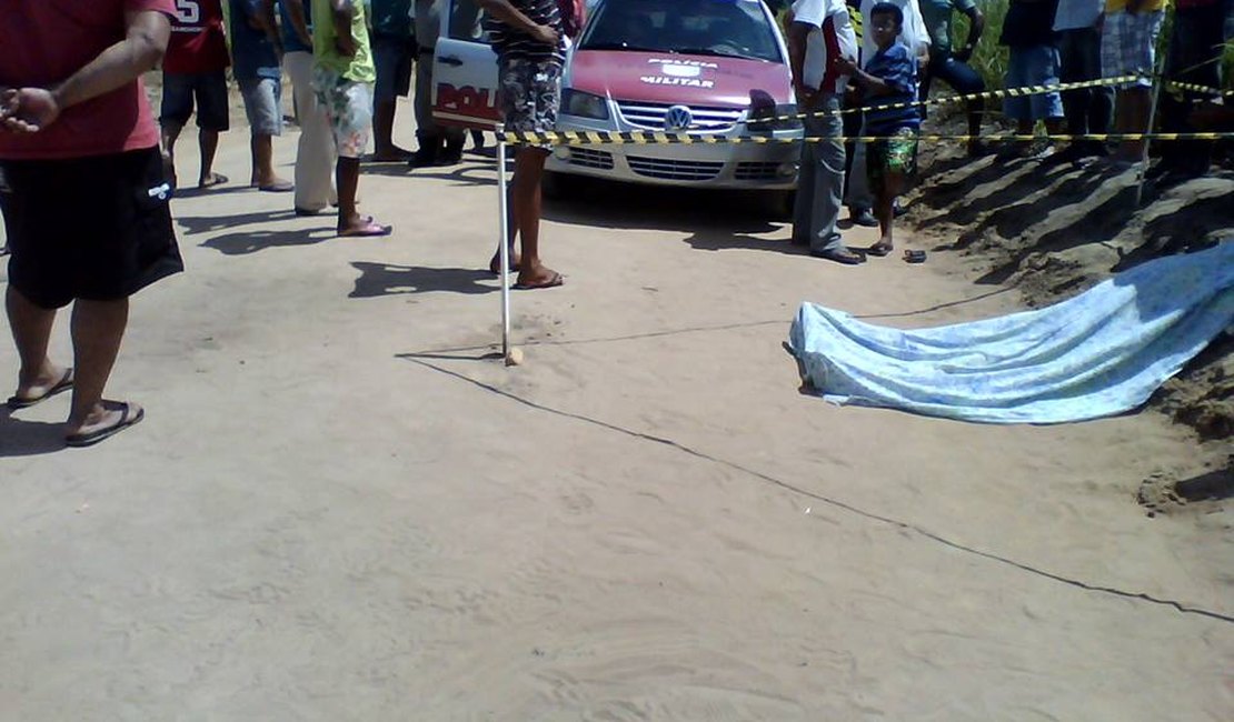 Homem é executado durante assalto e esposa grávida assiste ao crime