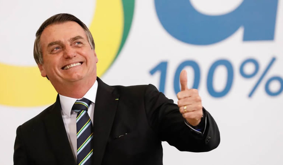 Pelo Twitter, Bolsonaro diz que risco-país cai ao menor nível desde 2013