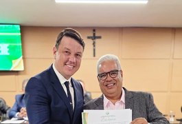 Fabinho da Comedoria recebe título de Cidadão Honorário de Arapiraca por indicação do vereador Vavazinho