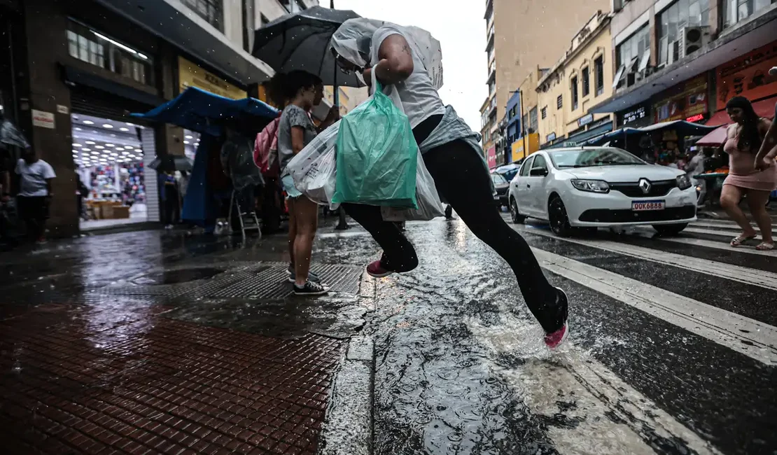 Defesa Civil de São Paulo alerta para fortes tempestades neste sábado