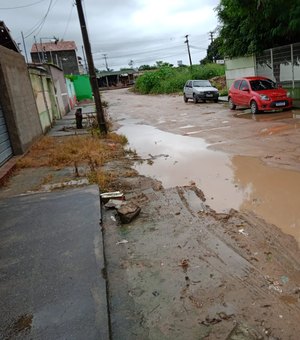 Vídeo. Ruas de barro e esburacadas atrapalham vida de moradores e condutores de Arapiraca