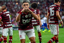 Arrascaeta brinca e diz que vai convidar Cavani para jogar no Flamengo