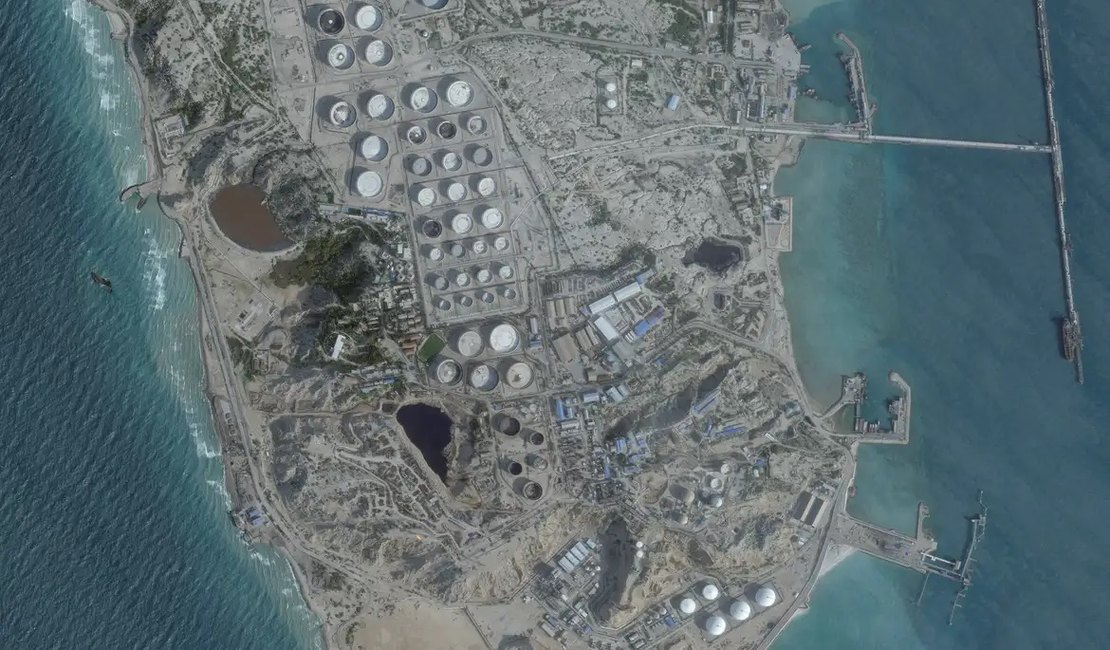 EUA atingem militares em ilha do Irã, centro de exportação de petróleo