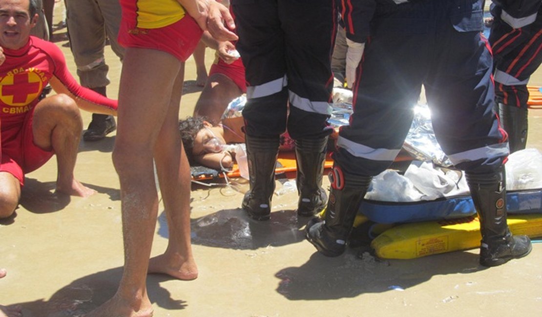 Afogamento na Praia do Francês por pouco não acaba em Tragedia