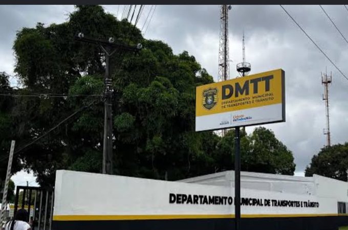 Agentes do DMTT realizam escolta e ajudam mulher em trabalho de parto a chegar ao hospital