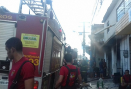 Incêndio destrói loja de som localizada no bairro Jacintinho