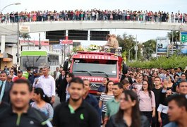 Milhares de fiéis se despedem do líder da igreja Assembleia de Deus em AL